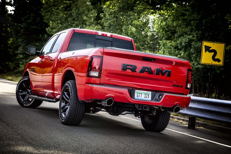  Dodge Ram 1500 Sport Night Quad Cab 2016 года  (фото 4 из 9)